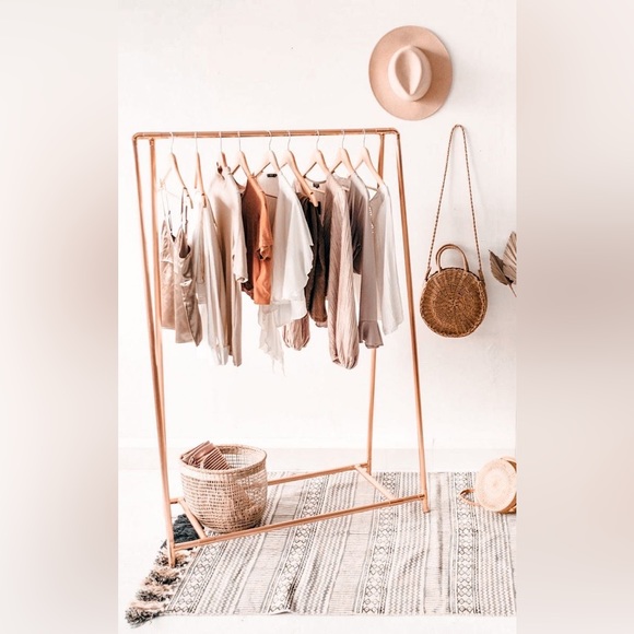 Like this post to be notified when I go live 💗💗 - Picture 8 of 9